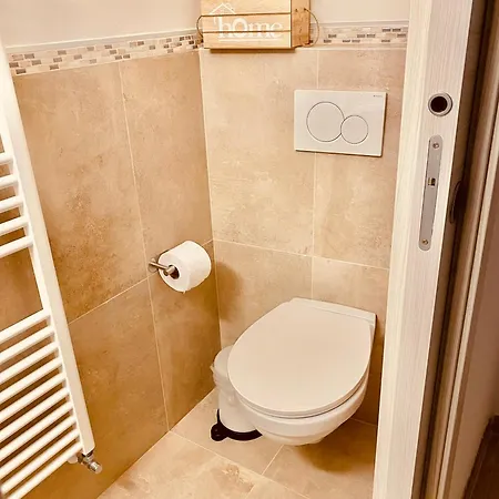 Casabella Casa Indipendente Con Corte بيت للعطل