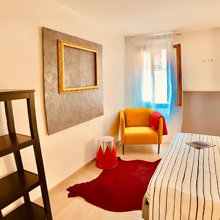 Casabella Casa Indipendente Con Corte بيت للعطل *