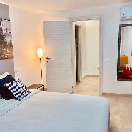 Casabella Casa Indipendente Con Corte بيت للعطل