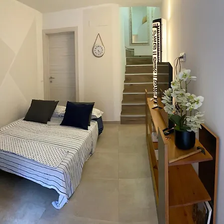 Casabella Casa Indipendente Con Corte بيت للعطل *